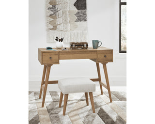 Thadamere Vanity with Stool