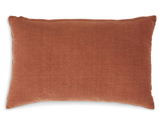 Dovinton Pillow