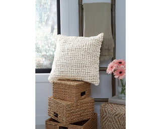 Aavie Pillow