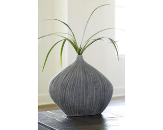 Donya Vase