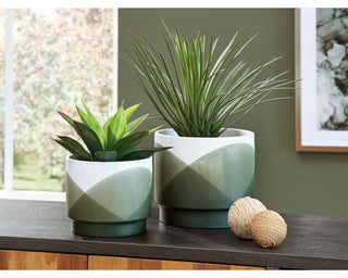 Ardenridge Planter (Set of 2)