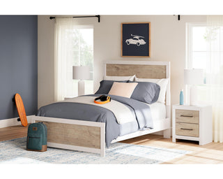 Charbitt Full Panel Bed