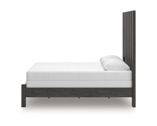 Fraluna Queen Panel Bed