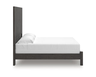 Fraluna King Panel Bed