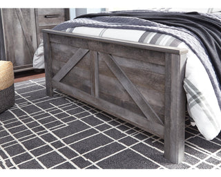 Wynnlow Queen Crossbuck Panel Bed, Dresser, Mirror and Chest