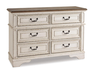 Realyn King Panel Bed, Dresser and 2 Nightstands