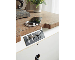 Realyn King Panel Bed, Dresser and 2 Nightstands