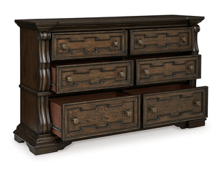 Maylee Dresser