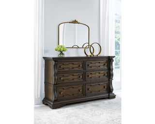 Maylee Dresser