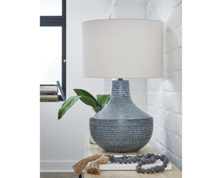 Schylarmont Table Lamp